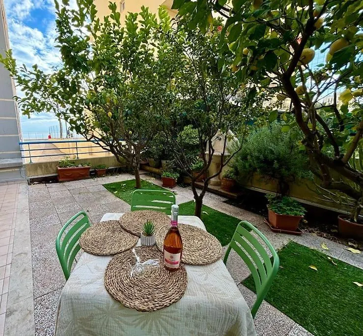 Sea & Sand Roquebrune-Cap-Martin 0*,  Francie